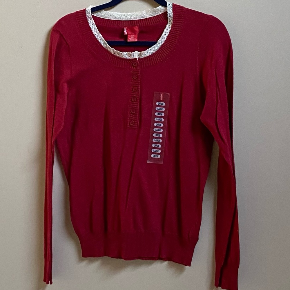 LEVIS QUALITY CLOTHING/ WOMEN SWEATER / RED /SIZE L. NWT.